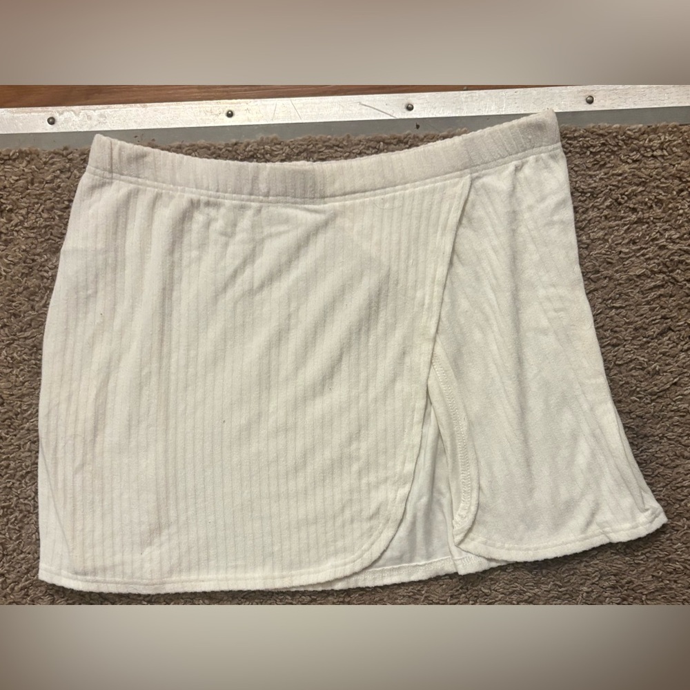 Abercrombie & Fitch Cream Ribbed Wrap Mini Skirt Woman’s M Excellent Condition